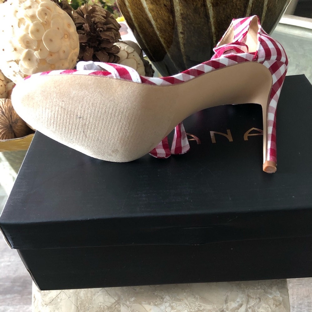 Heels - Picture 4 of 4